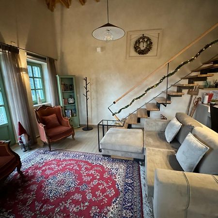 Aristi Boutique Stonehouse With Attic Apartment Ngoại thất bức ảnh