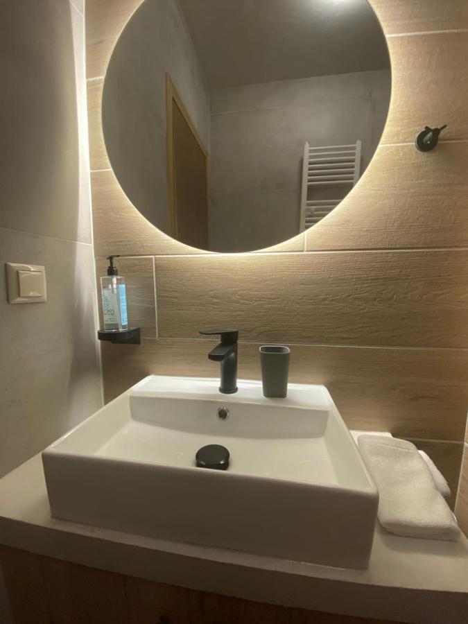 Aristi Boutique Stonehouse With Attic Apartment Ngoại thất bức ảnh