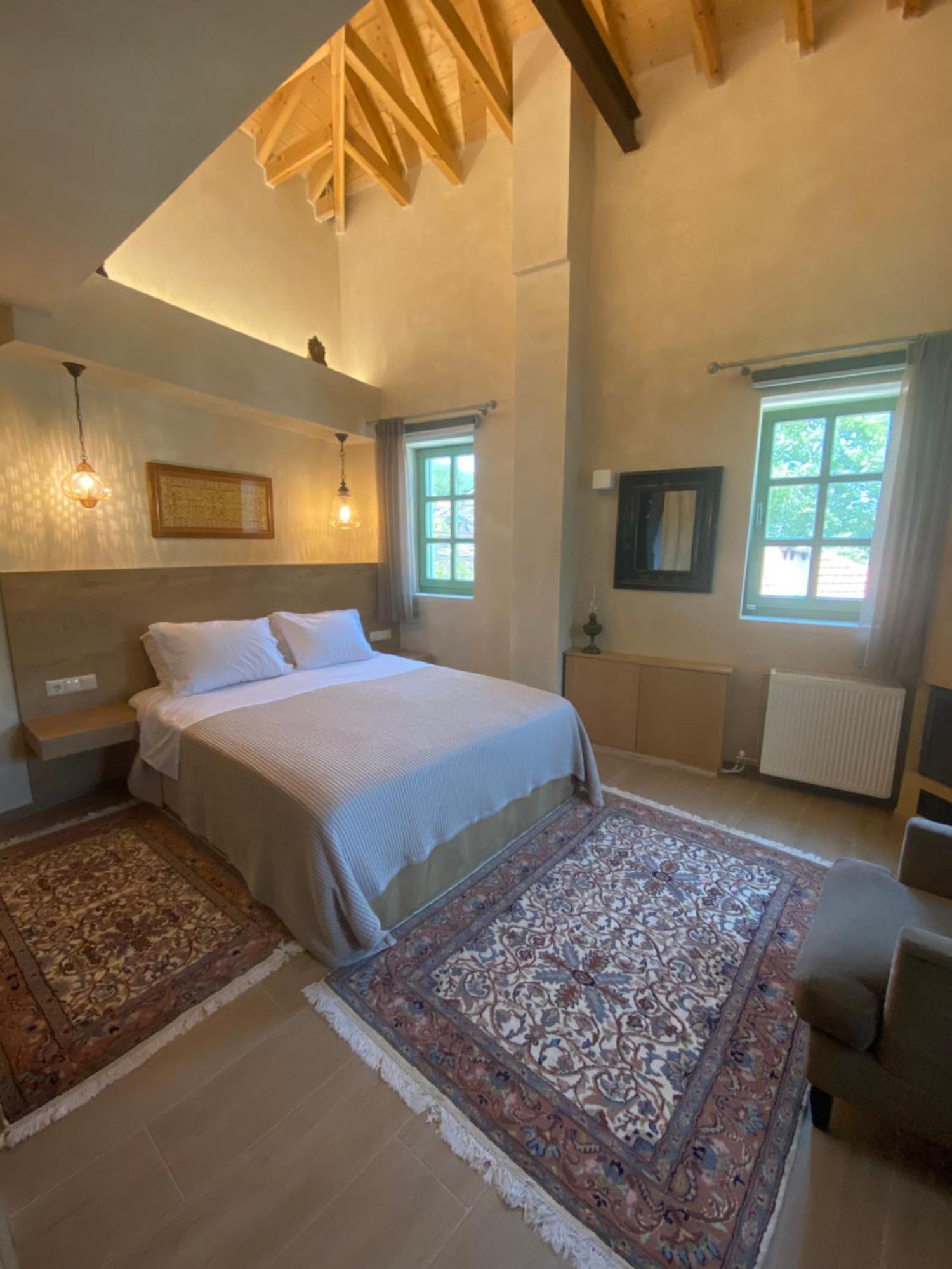 Aristi Boutique Stonehouse With Attic Apartment Ngoại thất bức ảnh