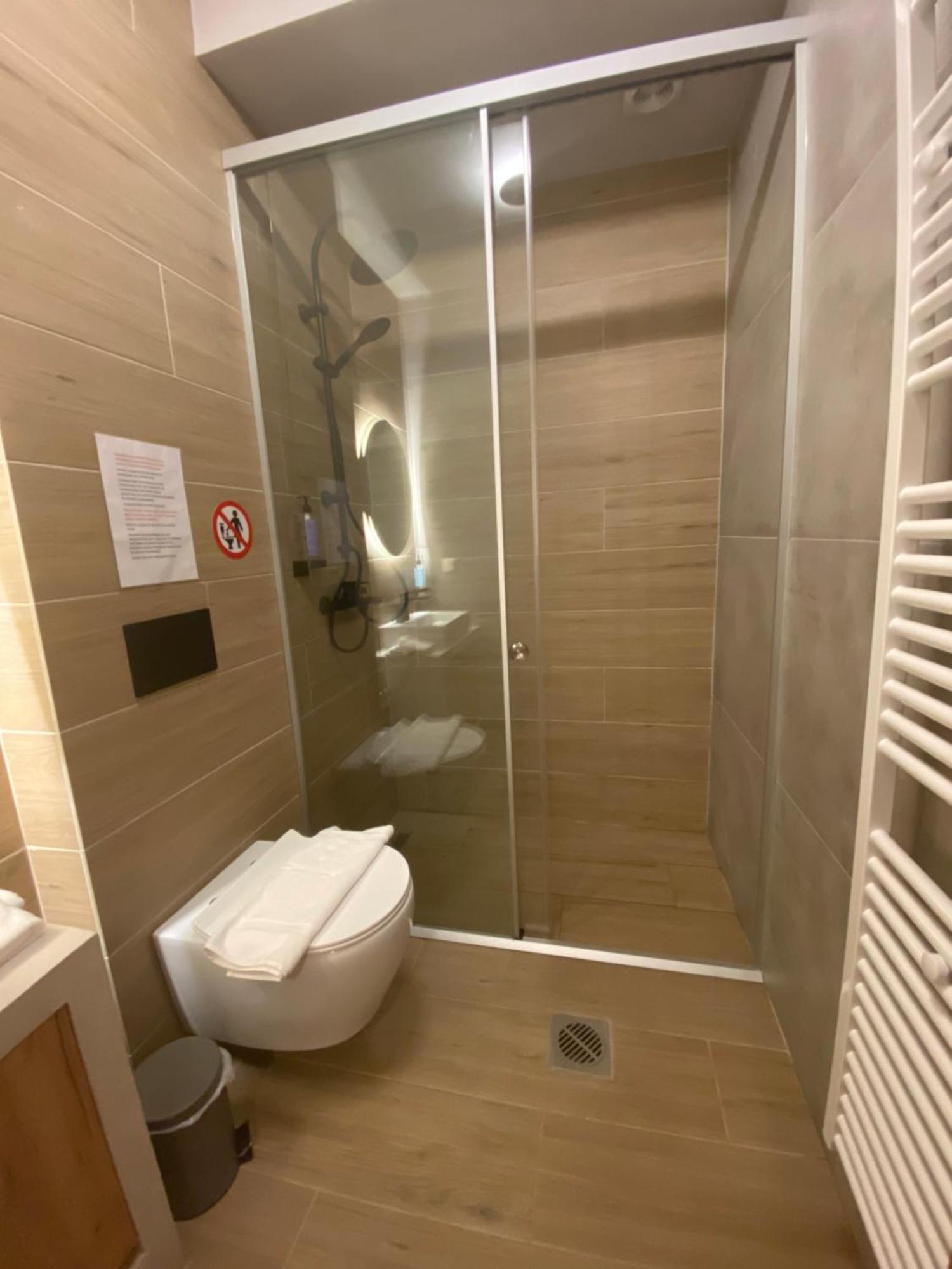 Aristi Boutique Stonehouse With Attic Apartment Ngoại thất bức ảnh