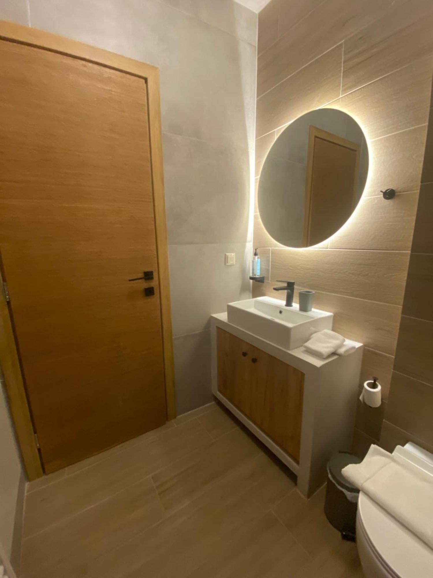 Aristi Boutique Stonehouse With Attic Apartment Ngoại thất bức ảnh