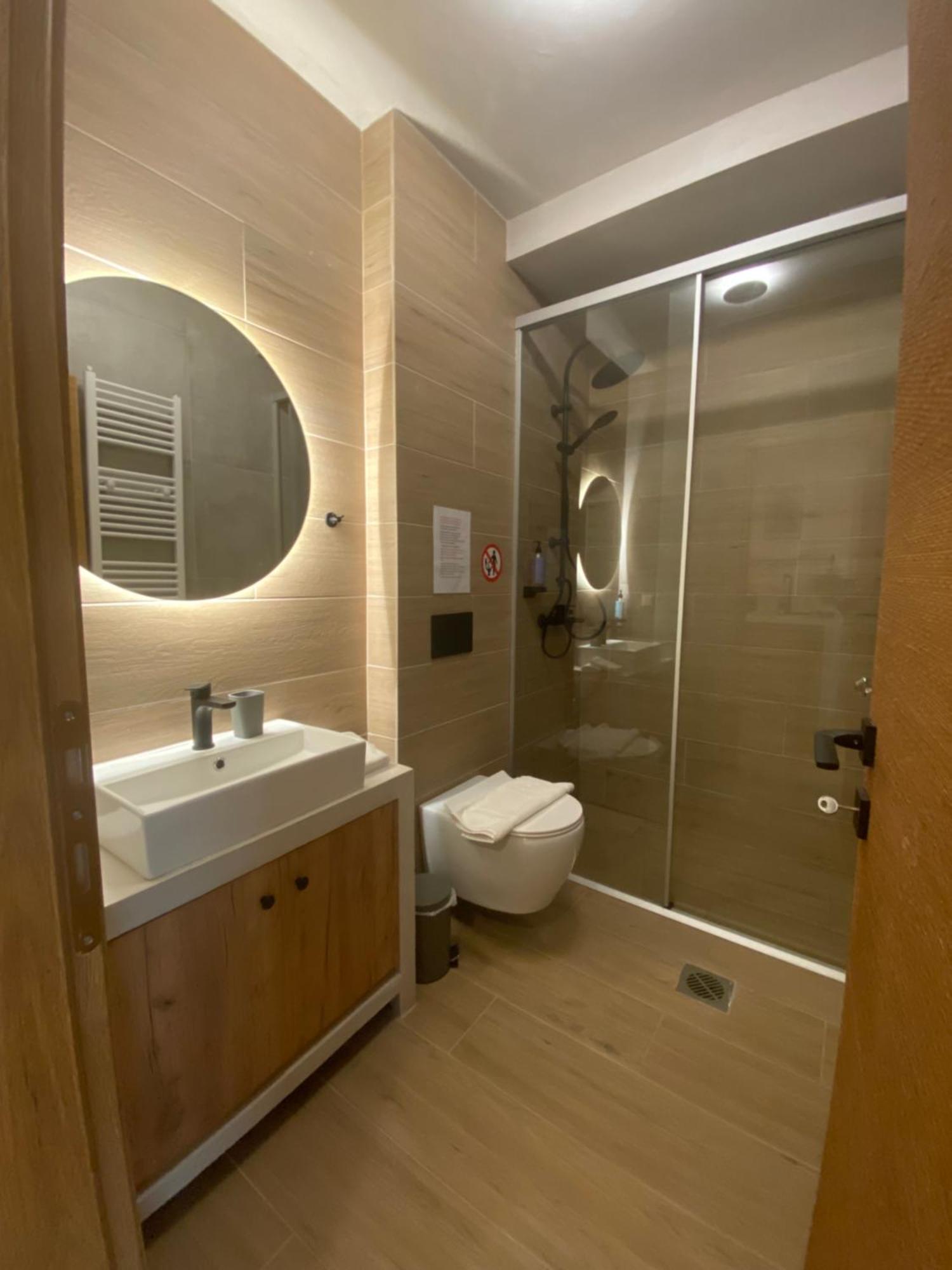 Aristi Boutique Stonehouse With Attic Apartment Ngoại thất bức ảnh