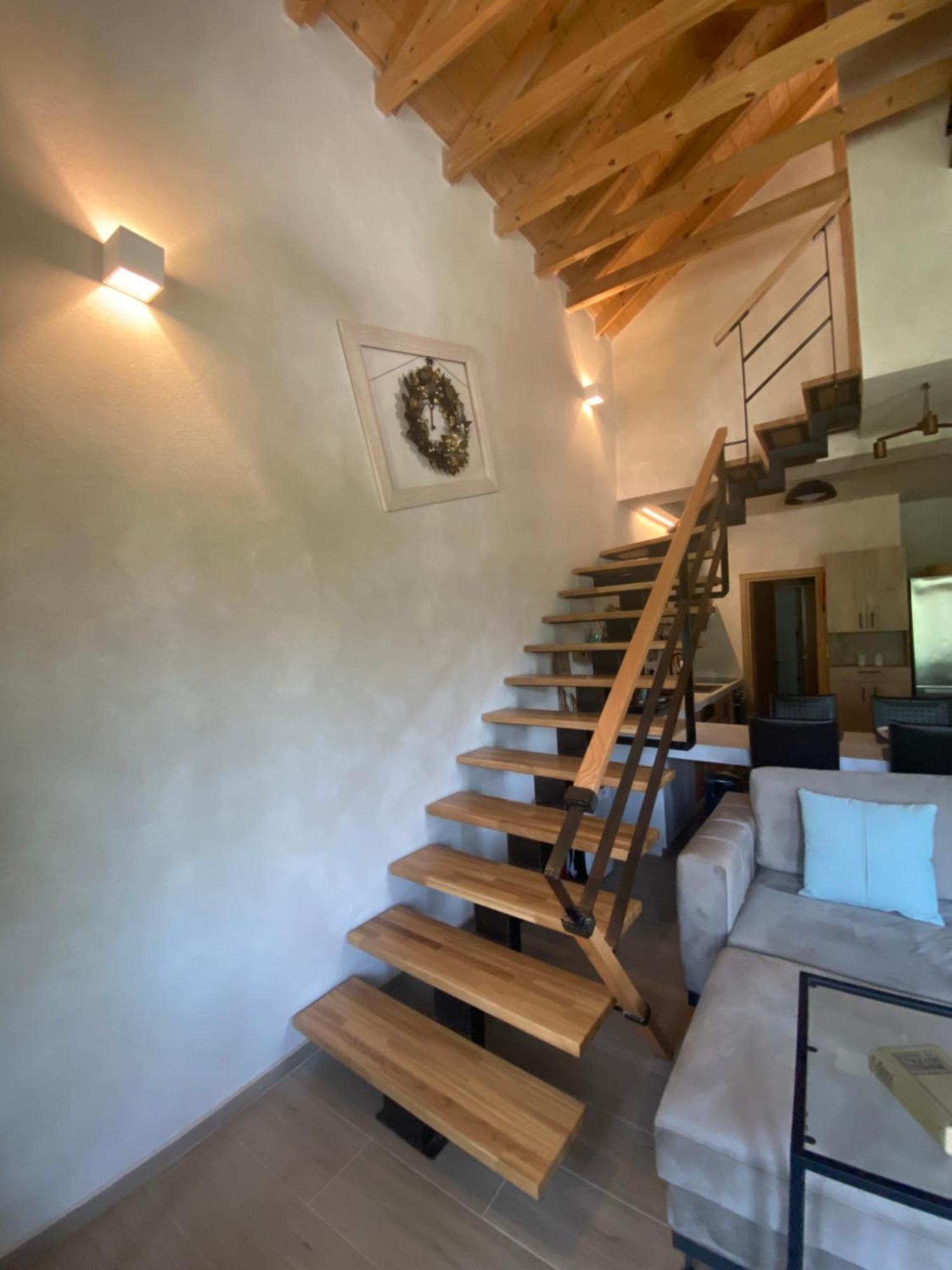 Aristi Boutique Stonehouse With Attic Apartment Ngoại thất bức ảnh