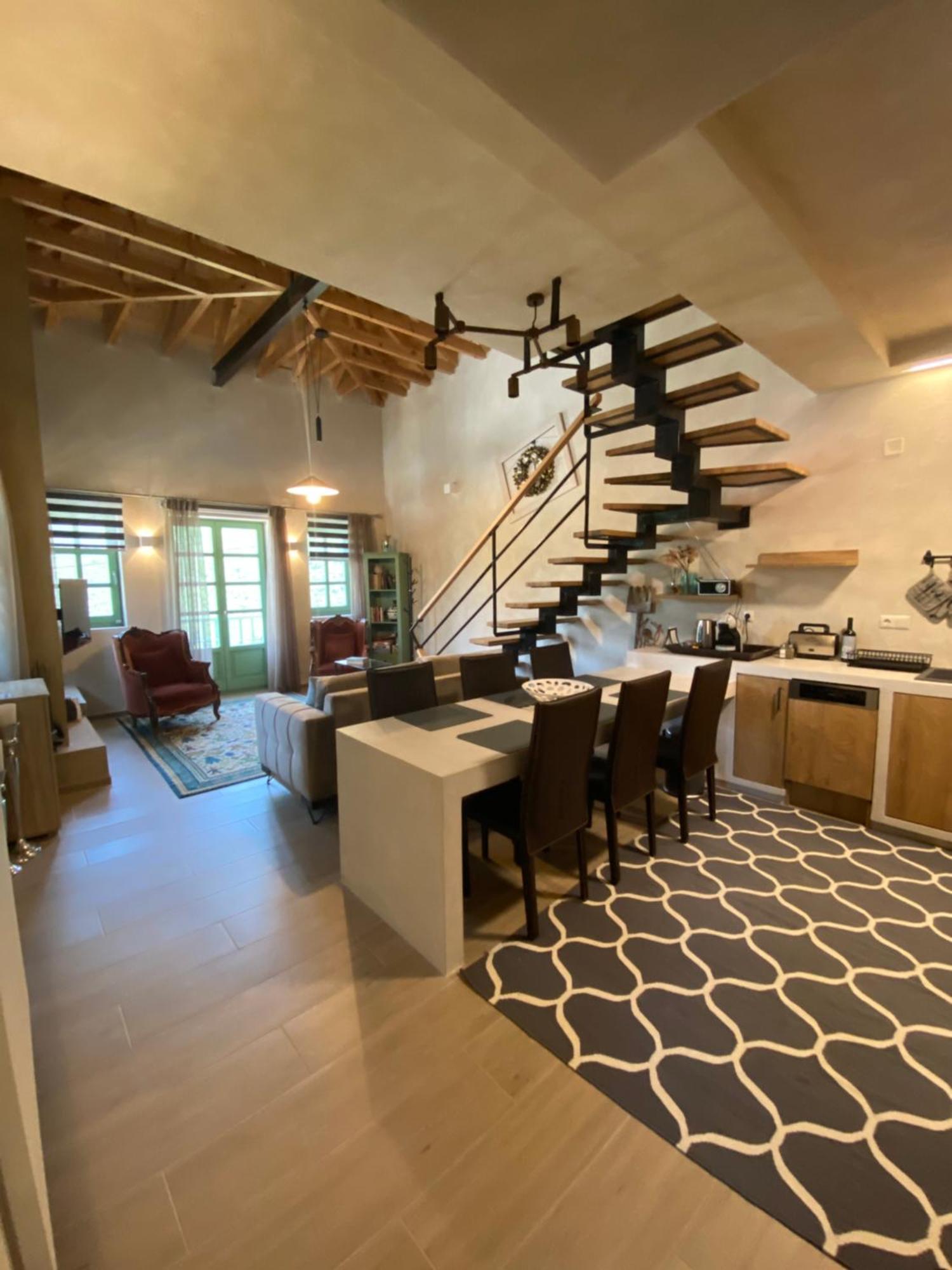 Aristi Boutique Stonehouse With Attic Apartment Ngoại thất bức ảnh
