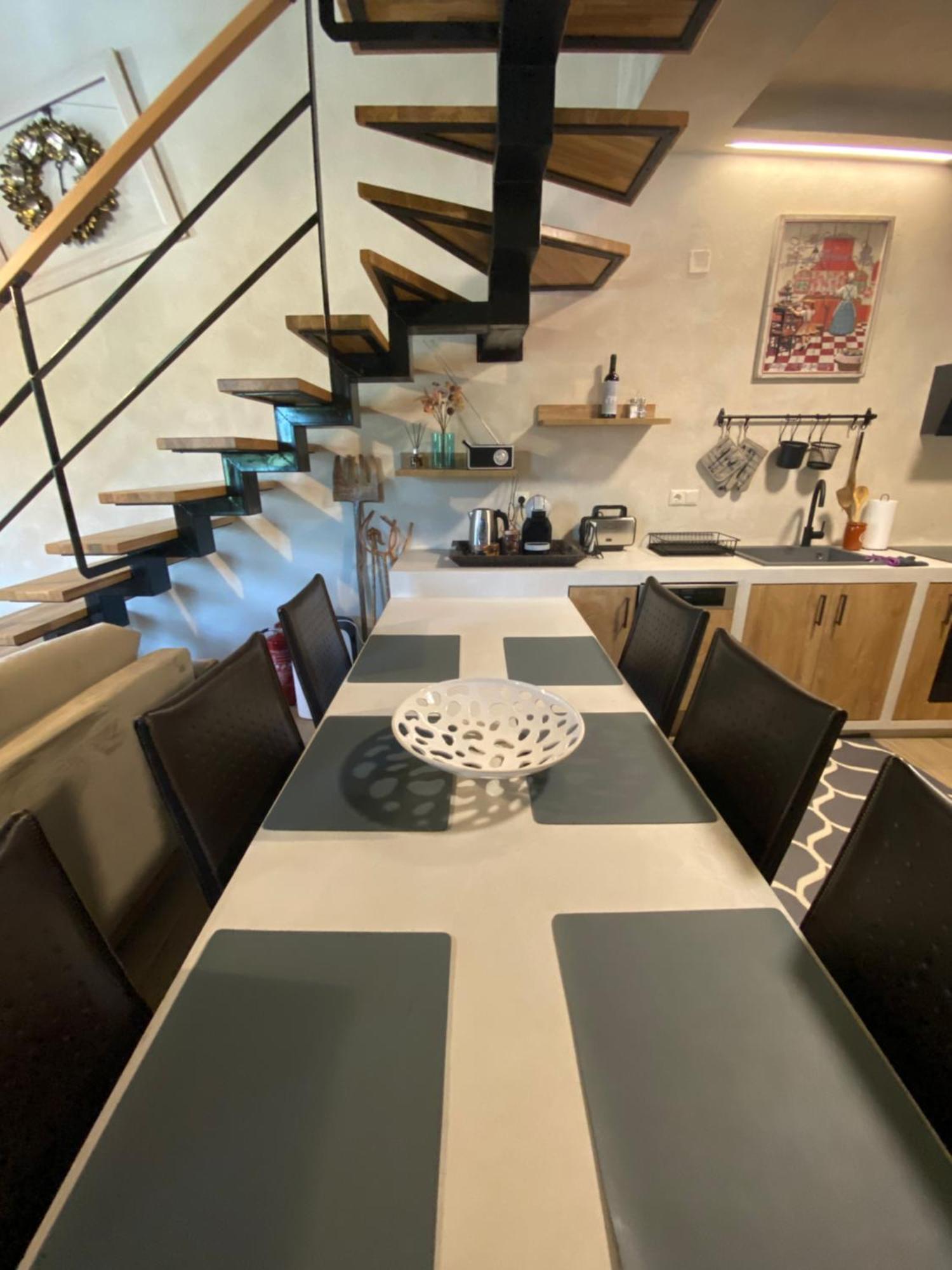 Aristi Boutique Stonehouse With Attic Apartment Ngoại thất bức ảnh