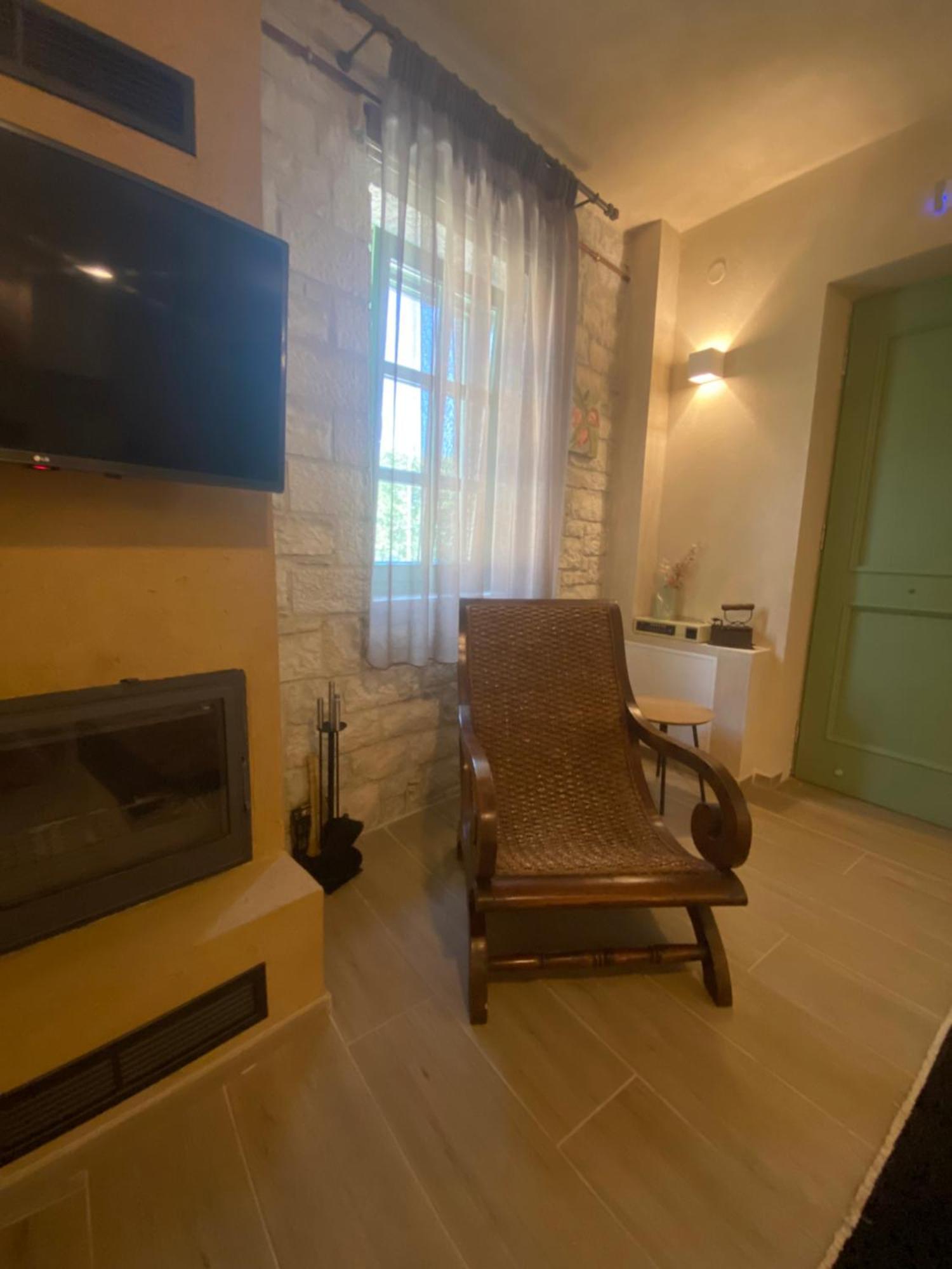 Aristi Boutique Stonehouse With Attic Apartment Ngoại thất bức ảnh