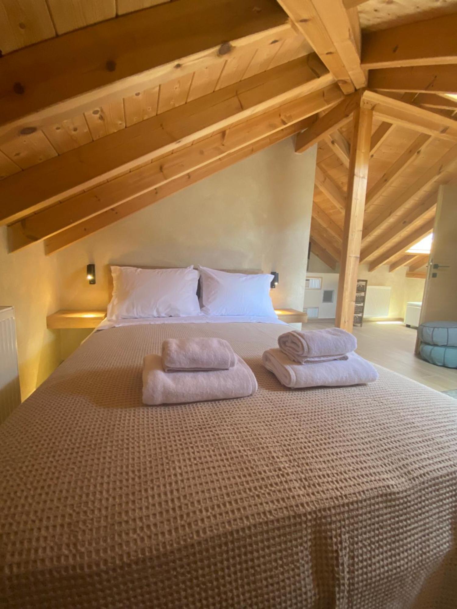 Aristi Boutique Stonehouse With Attic Apartment Ngoại thất bức ảnh