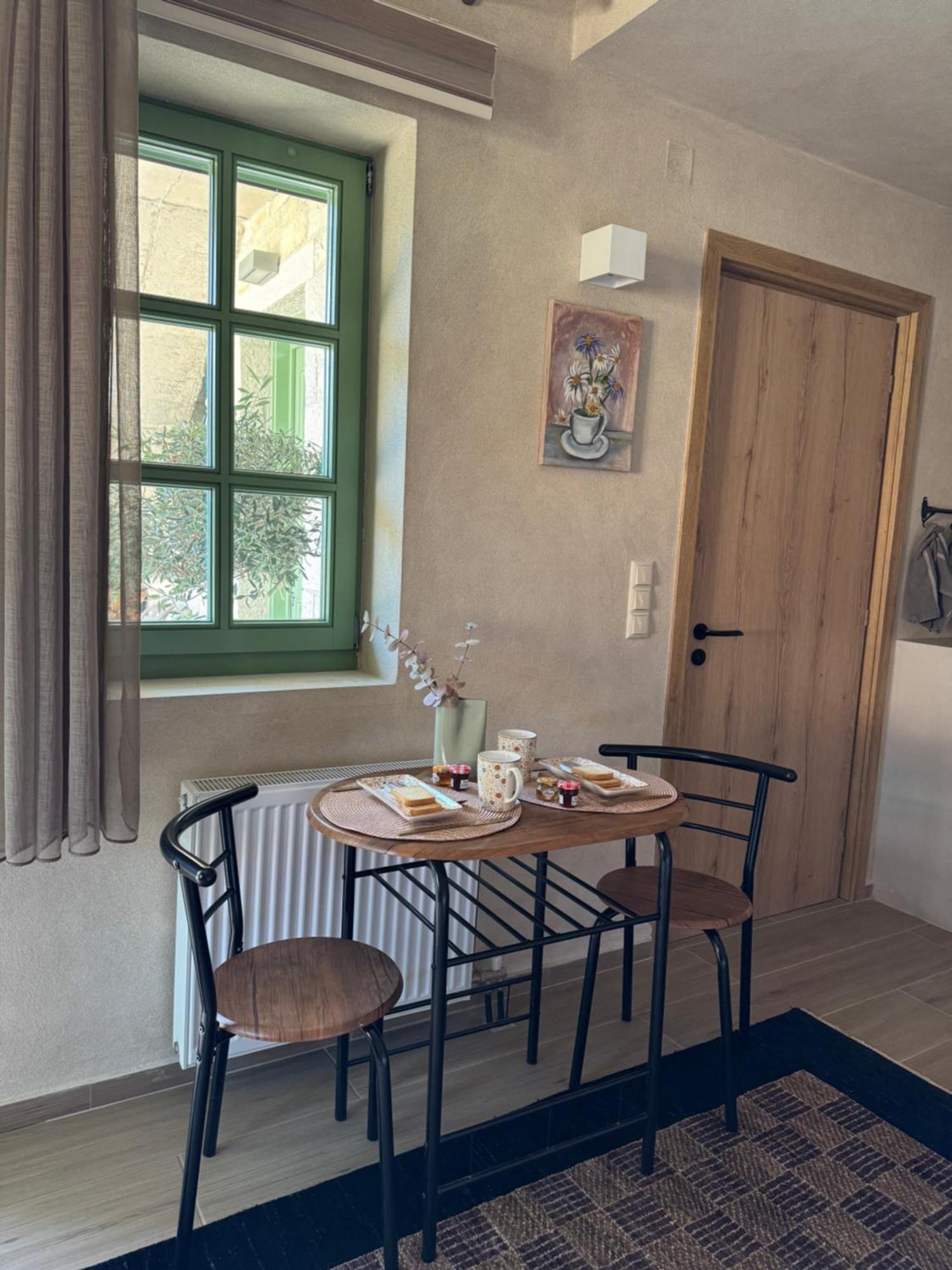 Aristi Boutique Stonehouse With Attic Apartment Ngoại thất bức ảnh