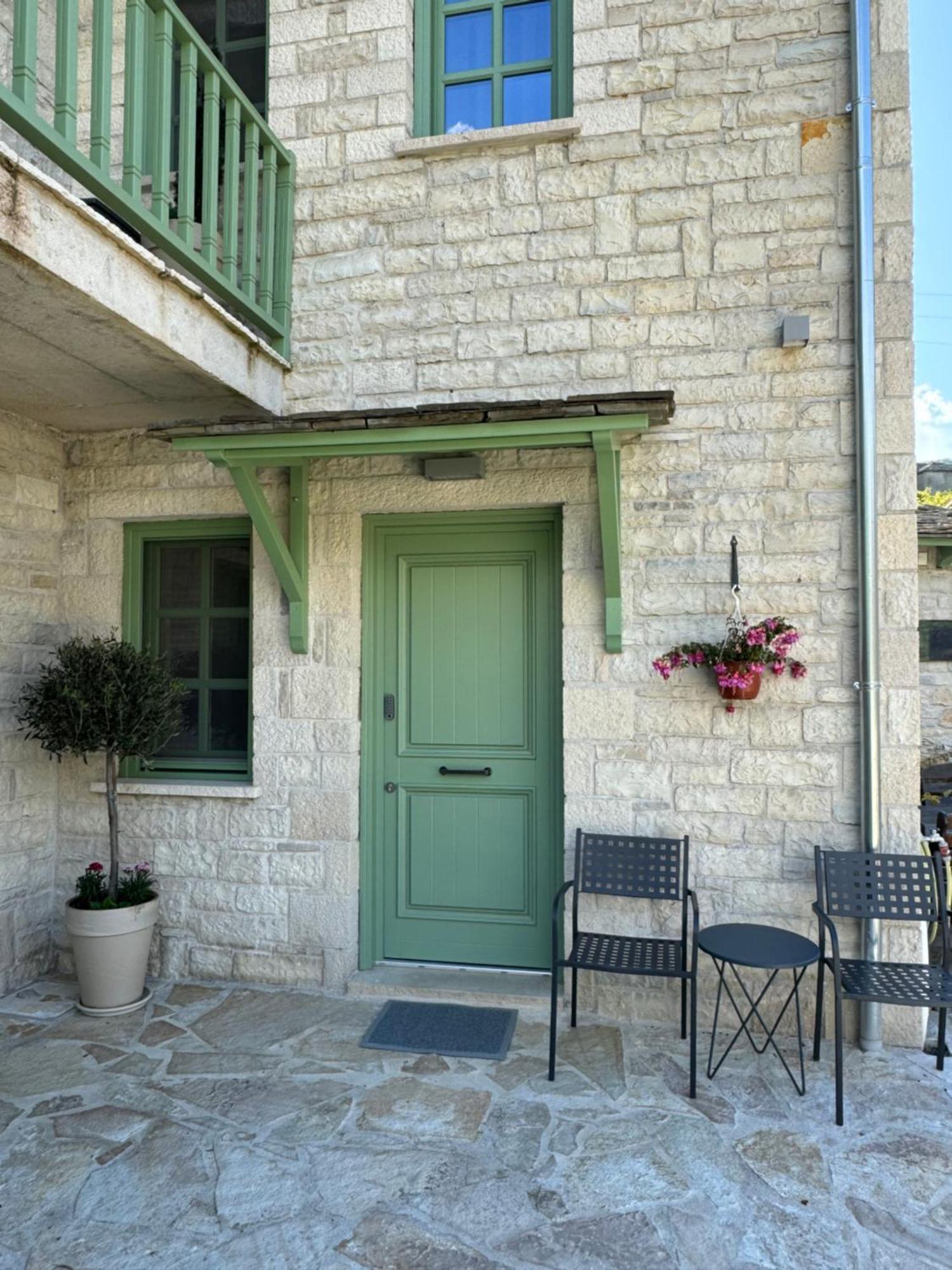 Aristi Boutique Stonehouse With Attic Apartment Ngoại thất bức ảnh
