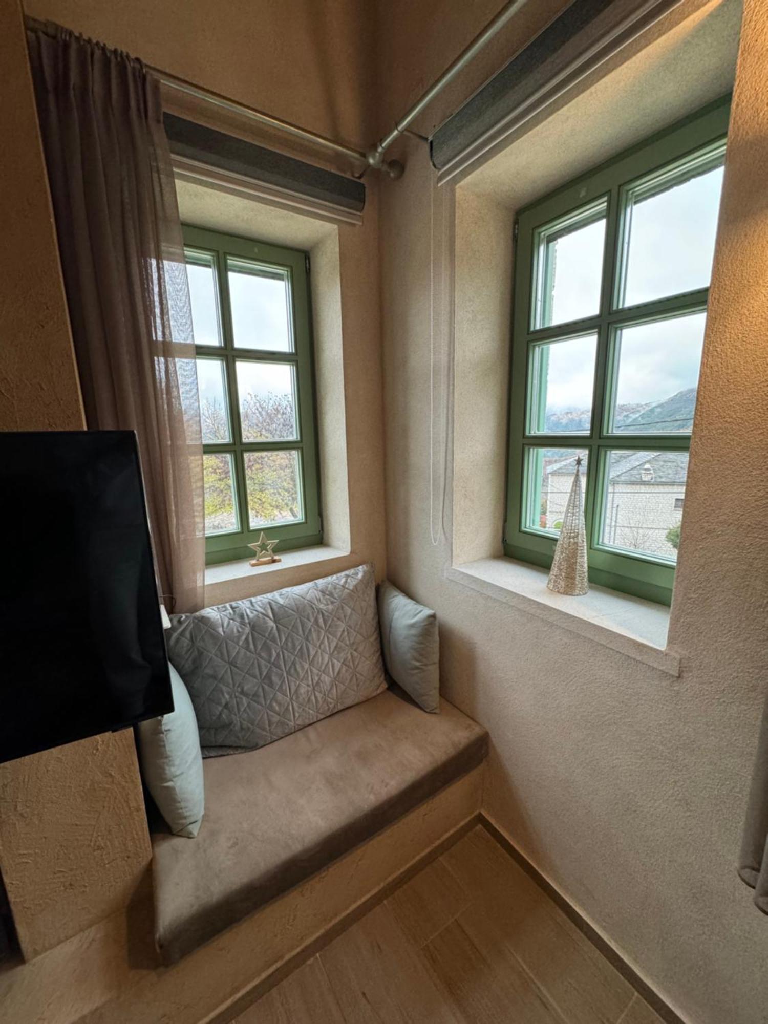 Aristi Boutique Stonehouse With Attic Apartment Ngoại thất bức ảnh