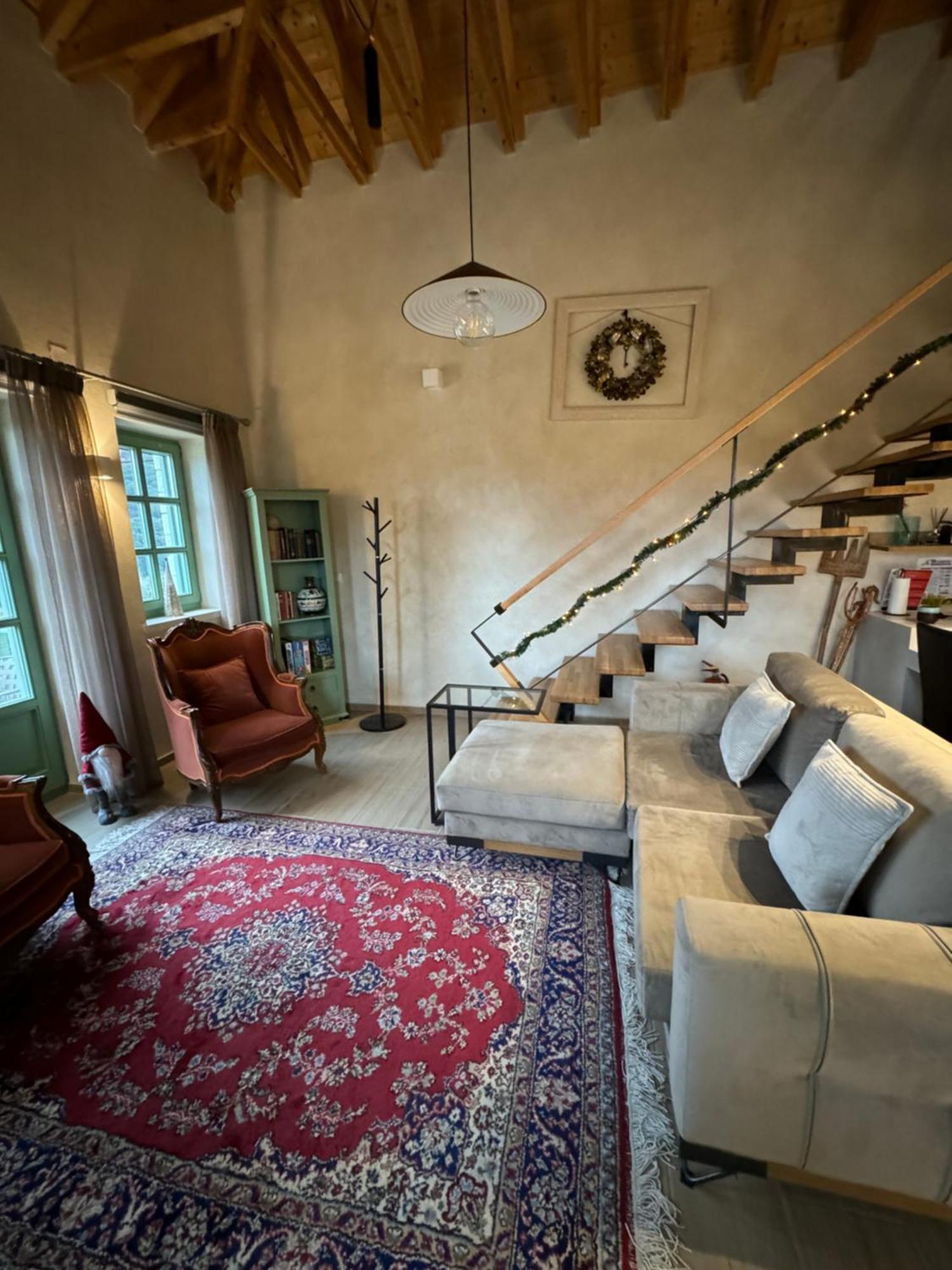Aristi Boutique Stonehouse With Attic Apartment Ngoại thất bức ảnh