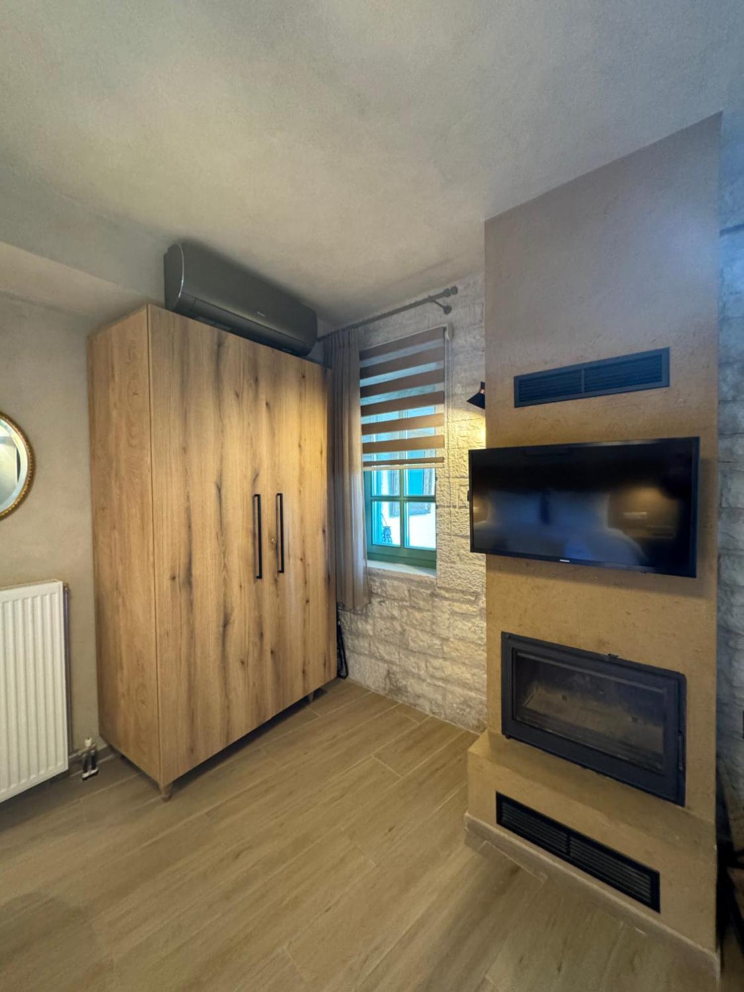 Aristi Boutique Stonehouse With Attic Apartment Ngoại thất bức ảnh