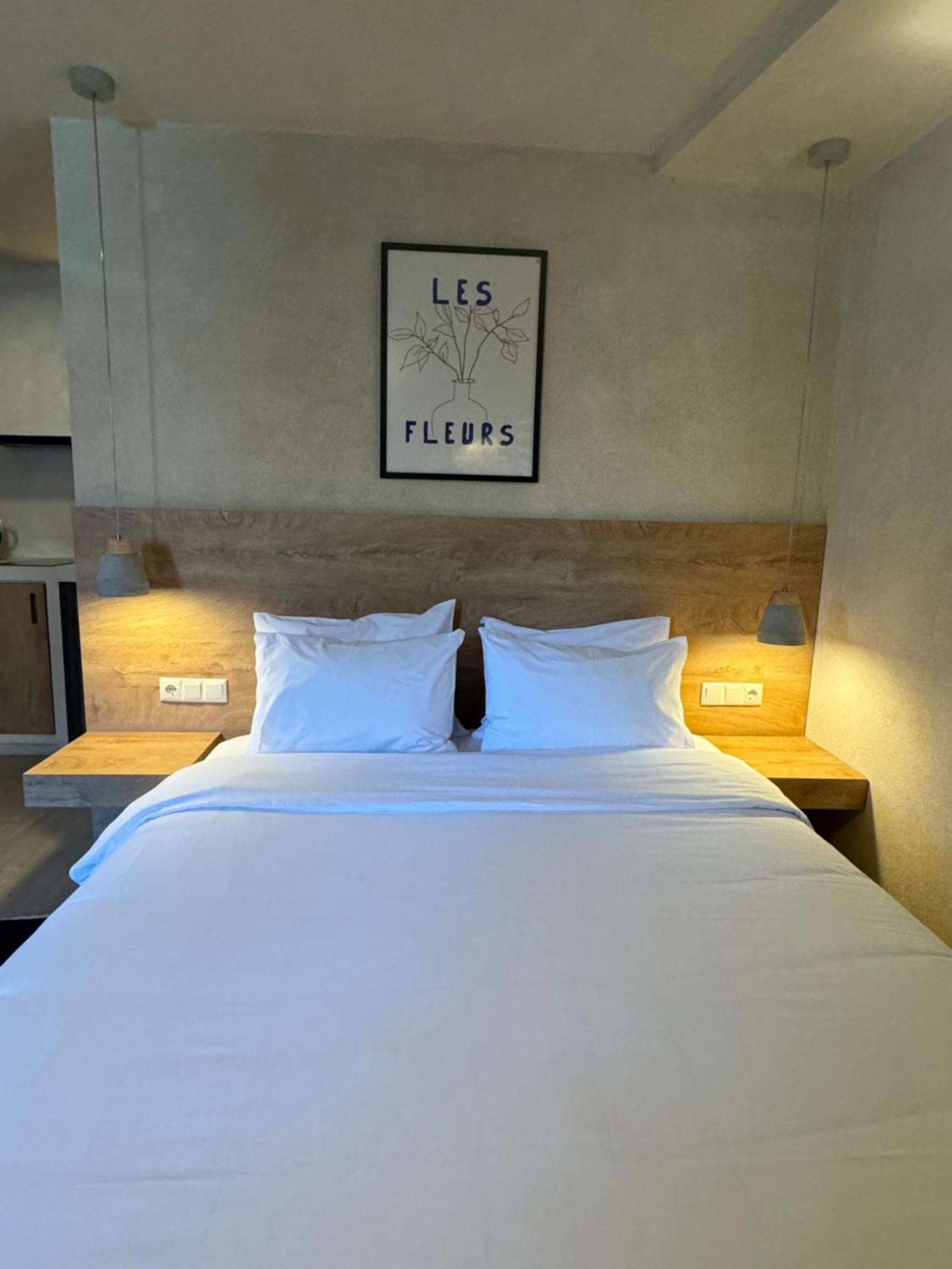 Aristi Boutique Stonehouse With Attic Apartment Ngoại thất bức ảnh