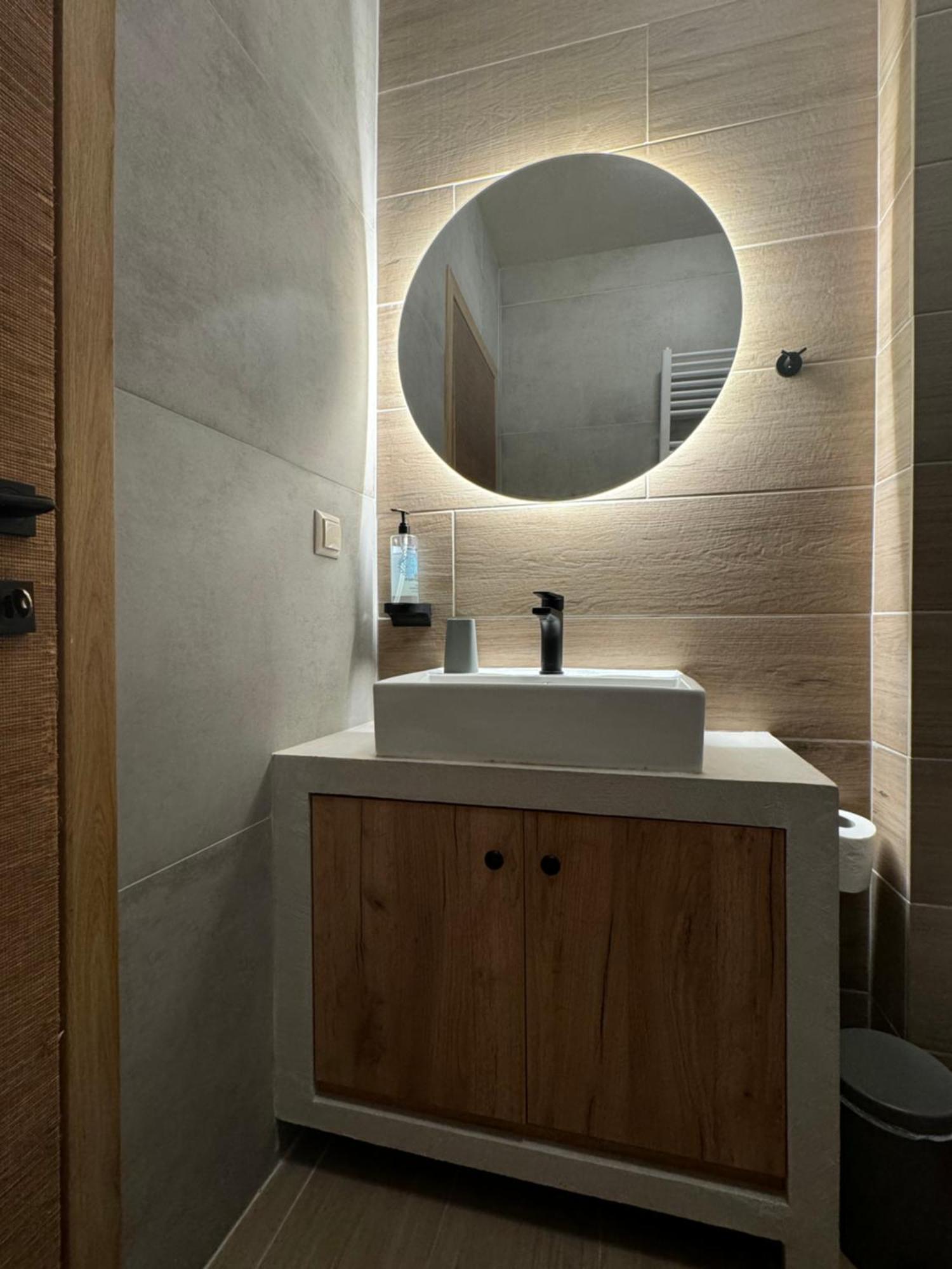 Aristi Boutique Stonehouse With Attic Apartment Ngoại thất bức ảnh