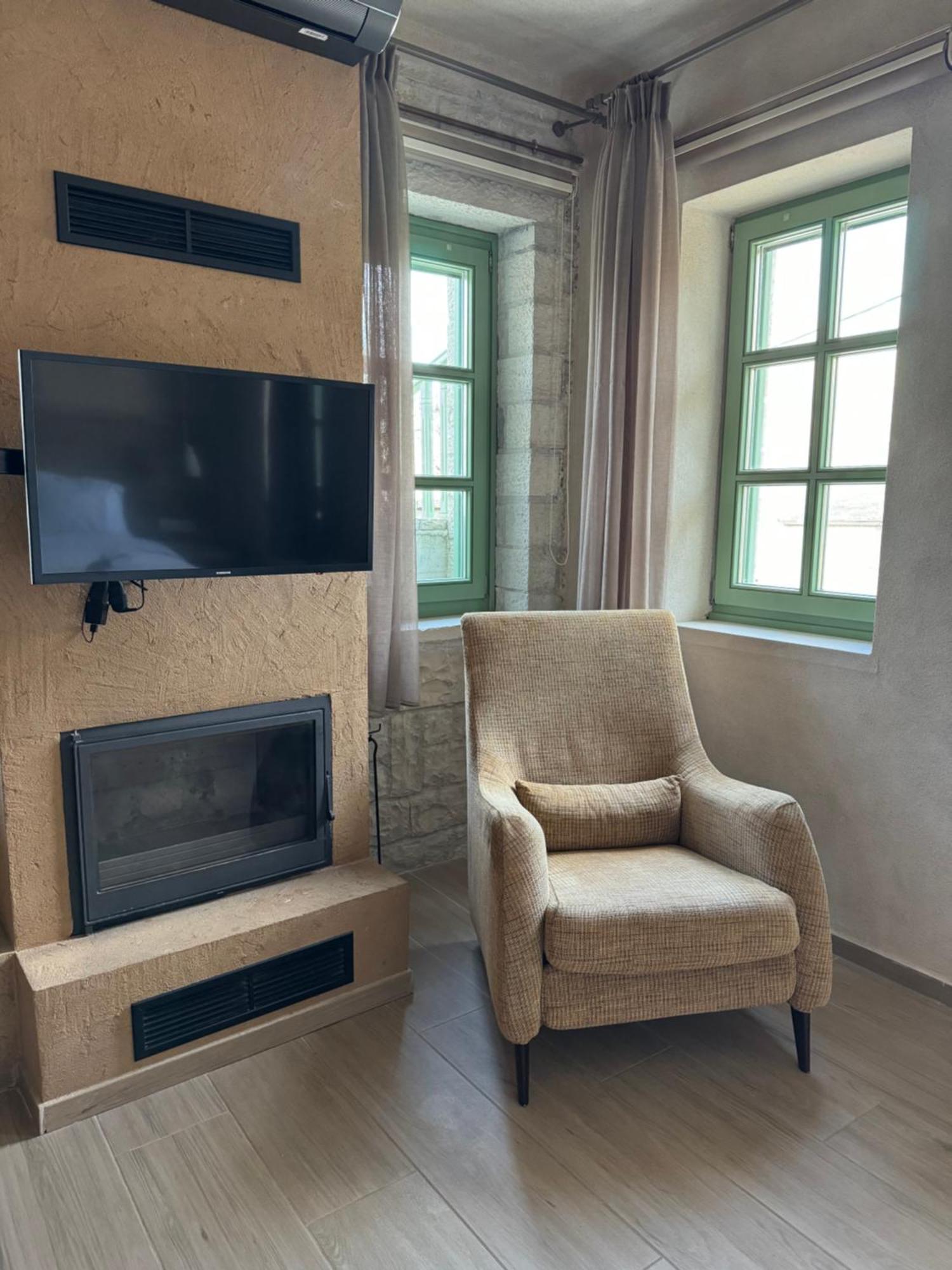 Aristi Boutique Stonehouse With Attic Apartment Ngoại thất bức ảnh