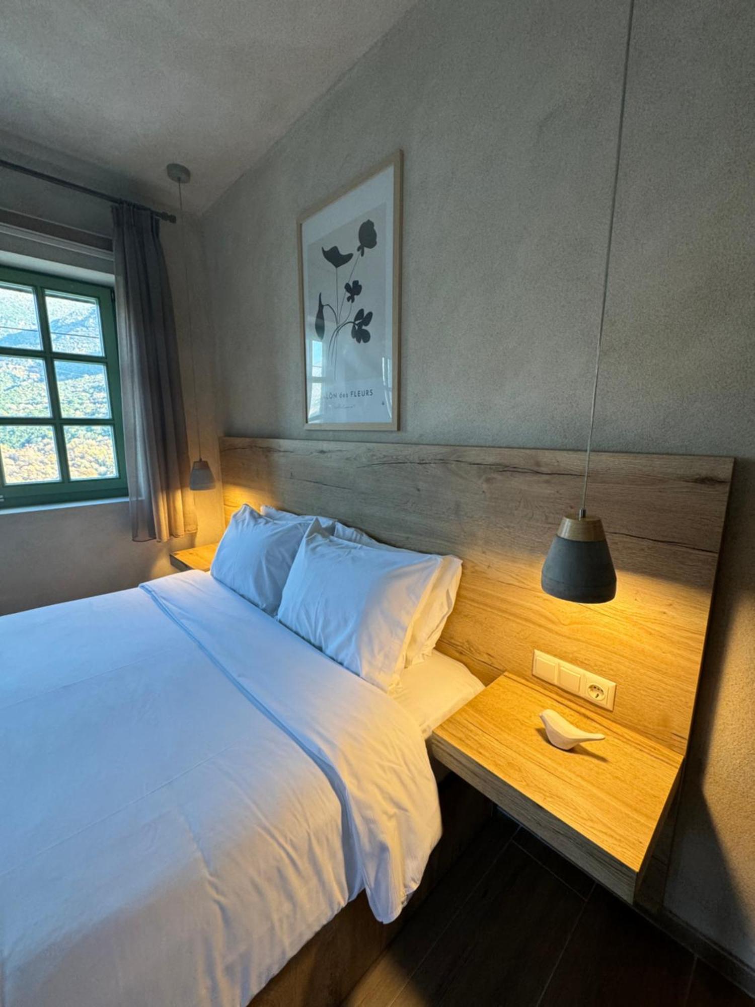 Aristi Boutique Stonehouse With Attic Apartment Ngoại thất bức ảnh