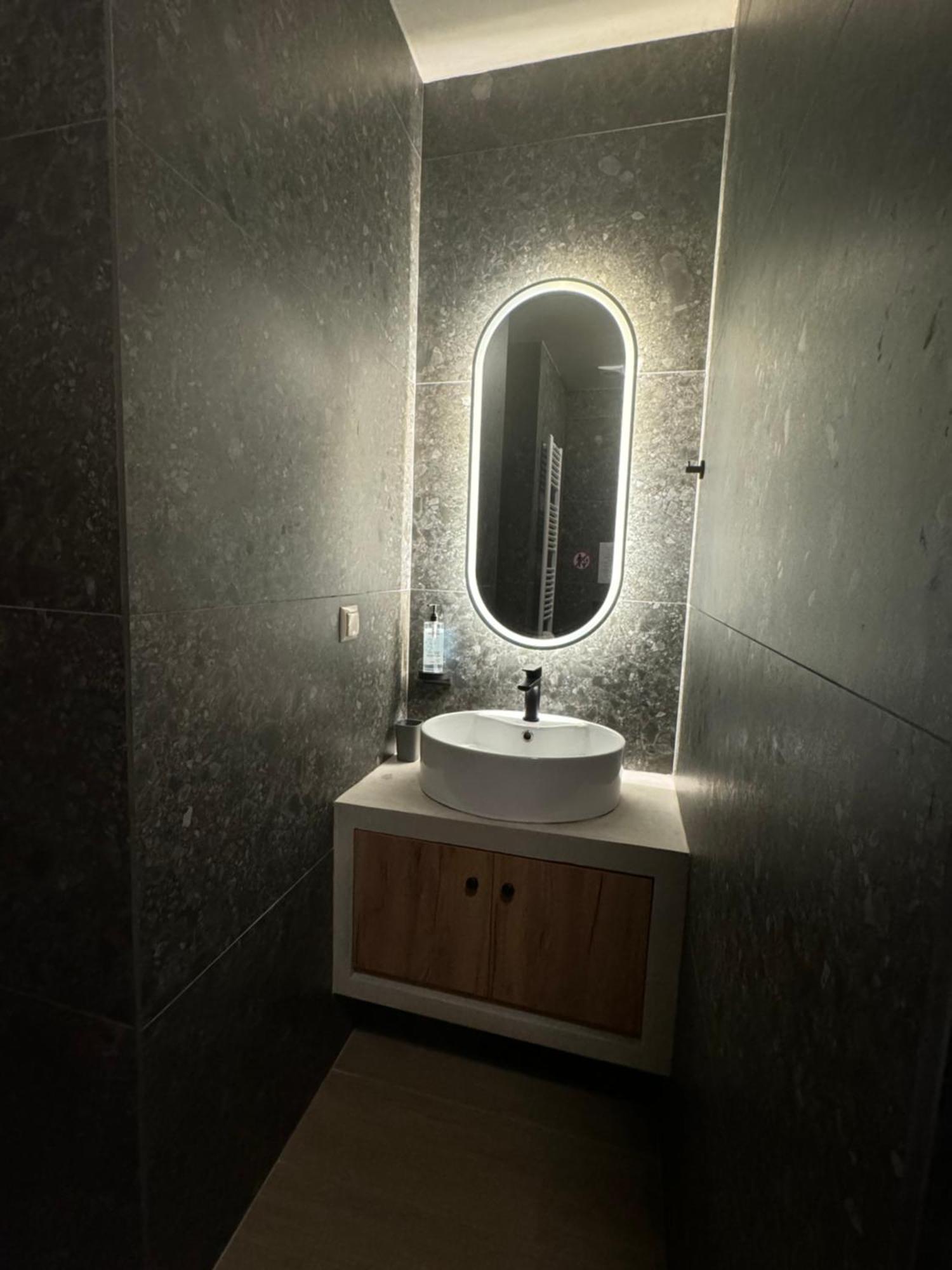 Aristi Boutique Stonehouse With Attic Apartment Ngoại thất bức ảnh