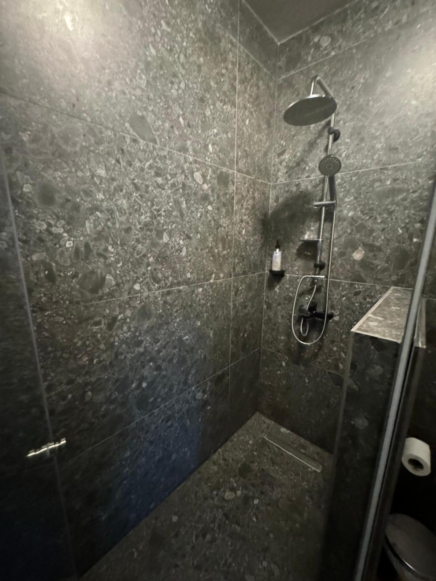 Aristi Boutique Stonehouse With Attic Apartment Ngoại thất bức ảnh