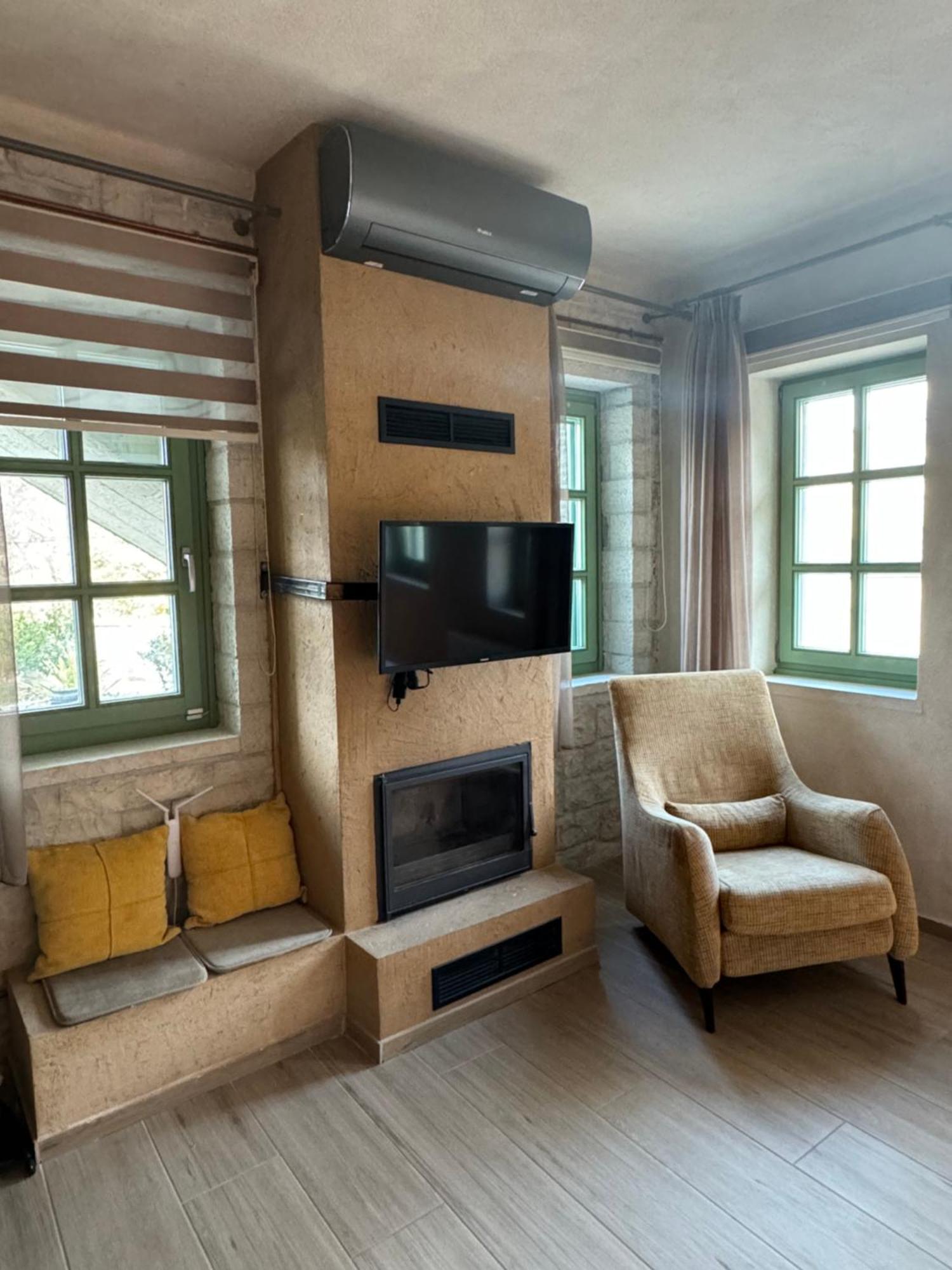 Aristi Boutique Stonehouse With Attic Apartment Ngoại thất bức ảnh
